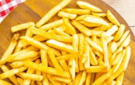 Cum faci cartofi pai fără nicio picătură de ulei, la cuptor. Sunt delicioși și sănătoși. Trucul pentru a-i face crocanți